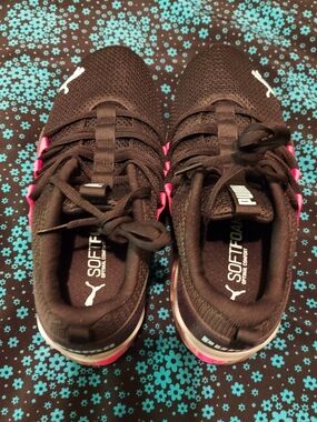 Puma Riaze Prowl Women's Black Athletic Sneakers with Pink Accents NWOT
